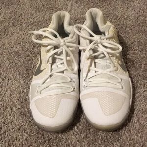 White nike shoes Size(6.5)